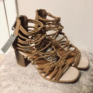 🆕❣️ DV Beige Low Heel Sandals